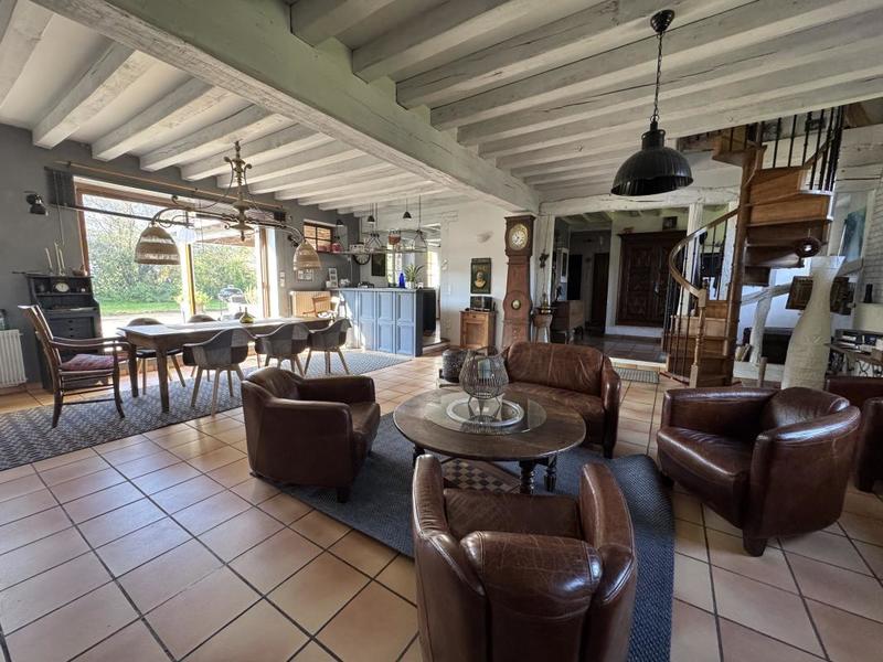 Maison - 212 m² - 9 pièces