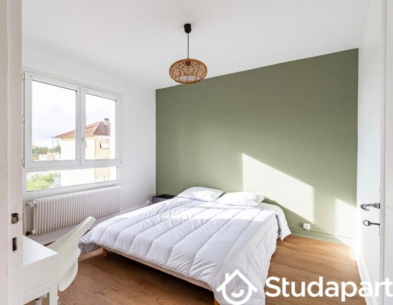 Chambre - 10 m² - 1 pièce