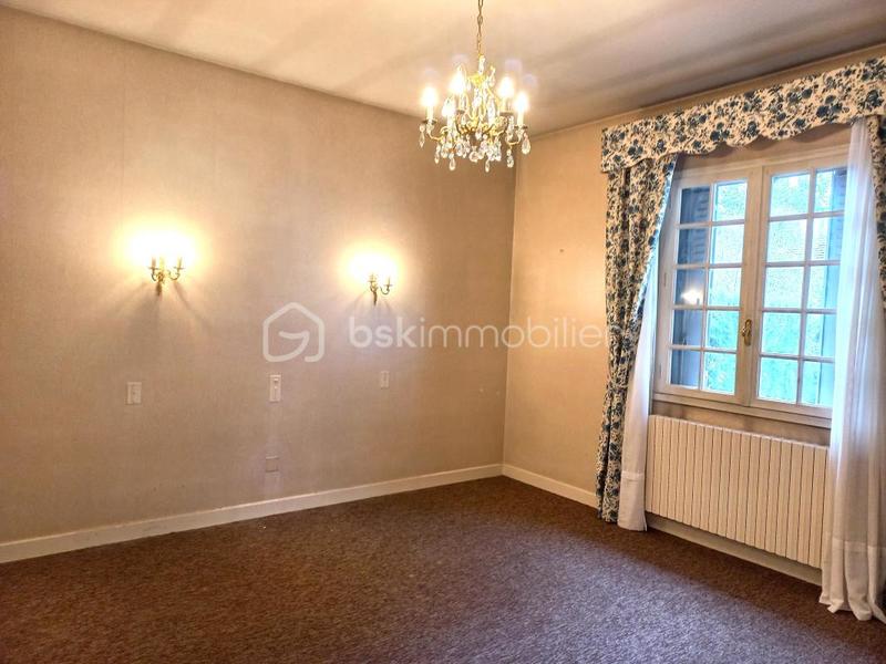 Maison traditionnelle - 316 m² - 11 pièces