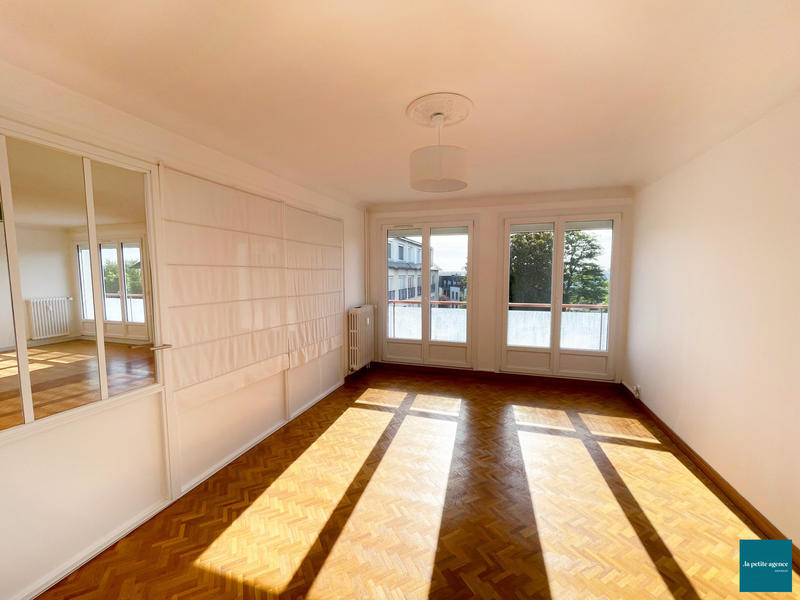 Appartement - 127 m² - 6 pièces