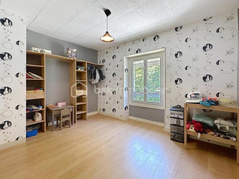 Maison - 210 m² - 8 pièces