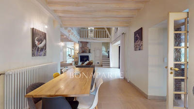 Maison - 367 m² - 16 pièces