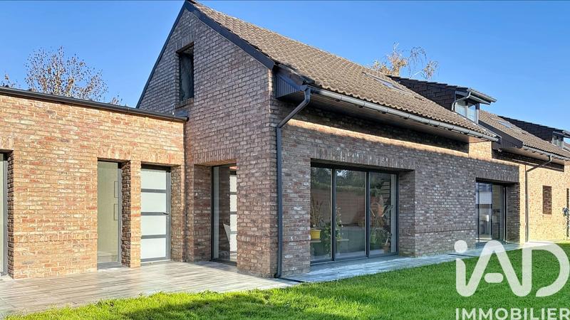 Maison - 230 m² - 9 pièces