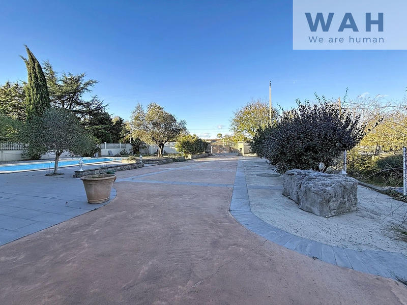 Maison - 390 m² - 13 pièces