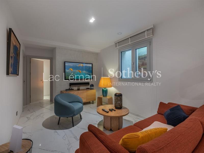 Maison - 245 m² - 8 pièces