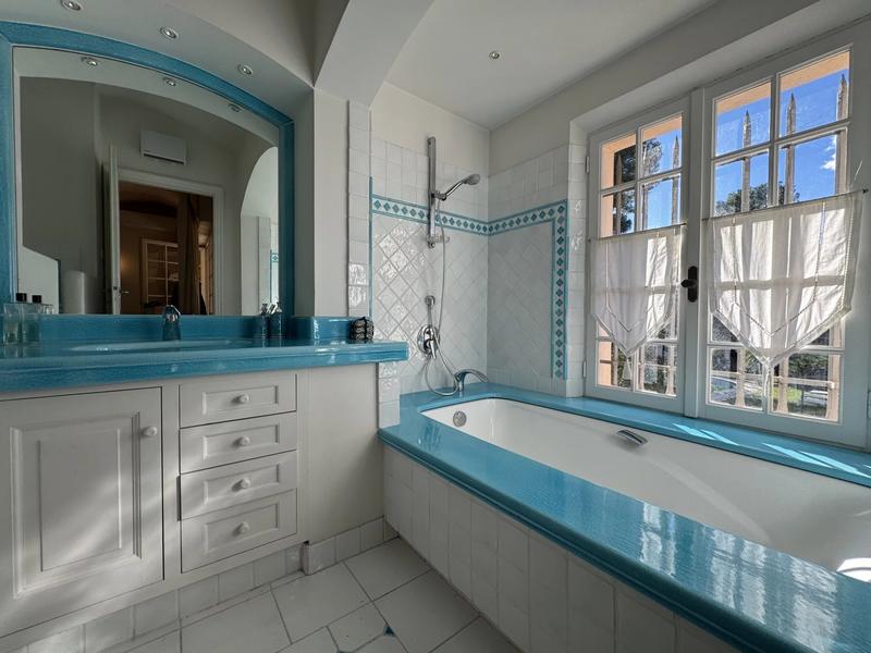 Villa - 280 m² - 5 pièces