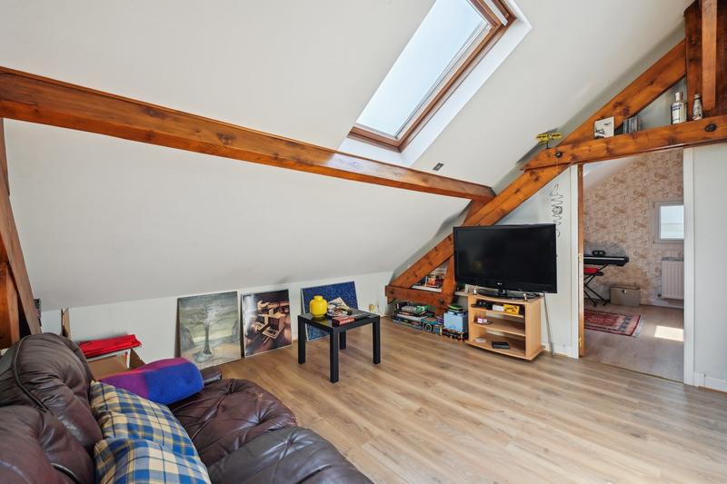 Maison - 220 m² - 8 pièces