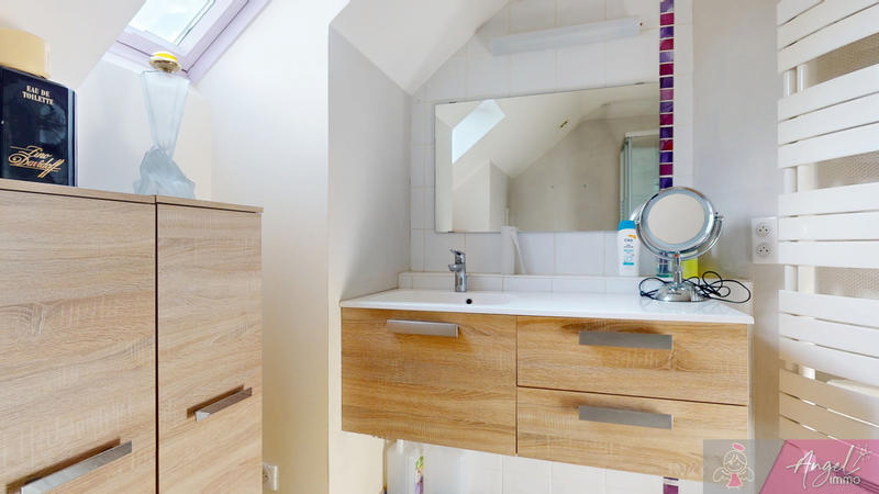 Maison - 230 m² - 9 pièces