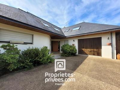 Demeure - 215 m² - 7 pièces