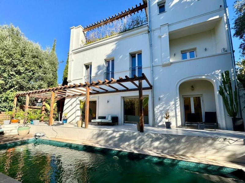 Maison d'architecte - 300 m² - 6 pièces