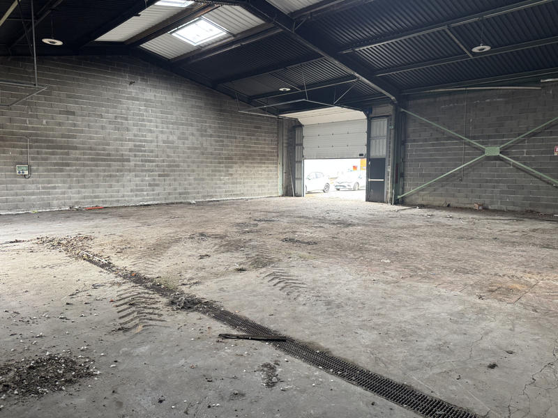 Entrepôt - 300 m²