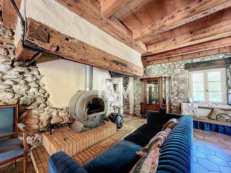 Maison en pierre - 305 m² - 8 pièces