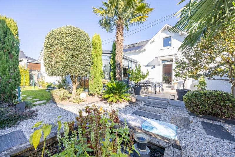 Maison - 182 m² - 7 pièces