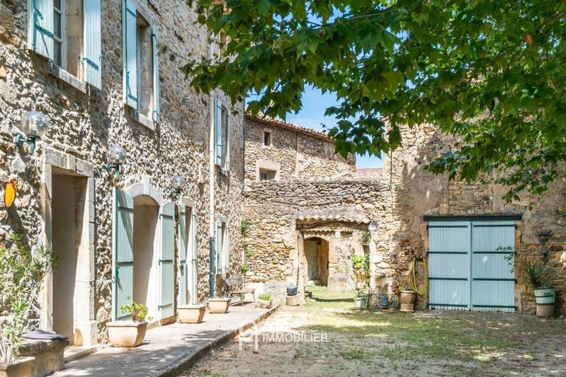 Mas - 635 m² - 20 pièces