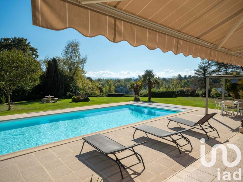 Maison - 230 m² - 7 pièces