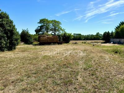 Terrain constructible - 1 495 m²