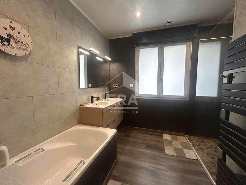 Maison - 159 m² - 10 pièces