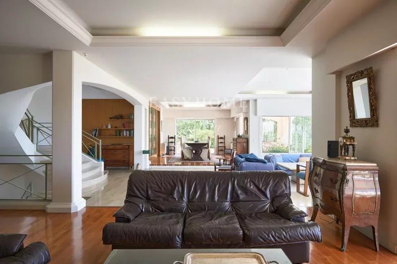 Maison - 361 m² - 9 pièces