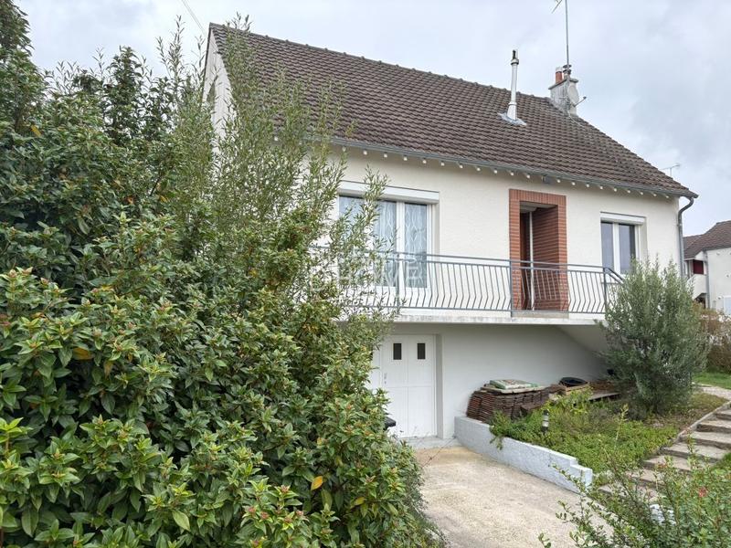 Maison - 90 m² - 5 pièces