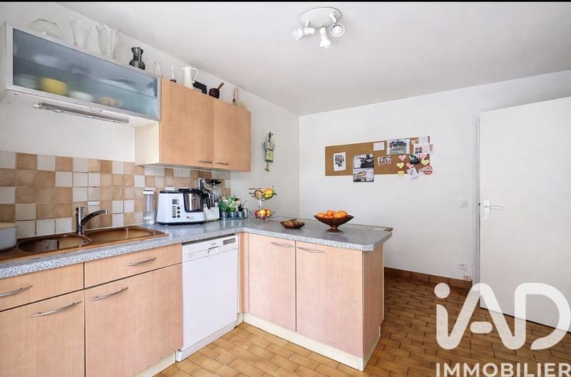 Maison - 241 m² - 9 pièces