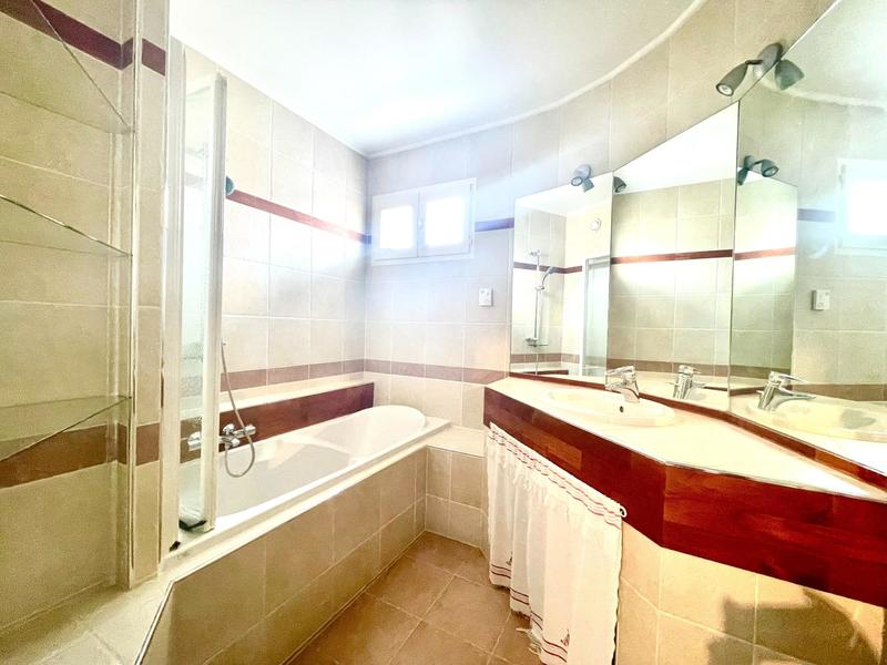 Appartement - 119 m² - 6 pièces