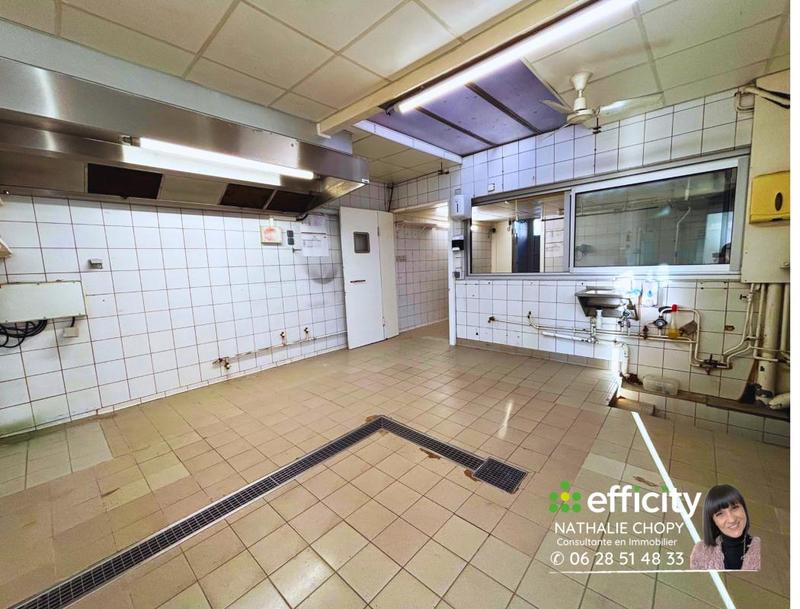 Local commercial - 215 m² - 8 pièces