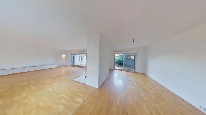Maison - 240 m² - 7 pièces