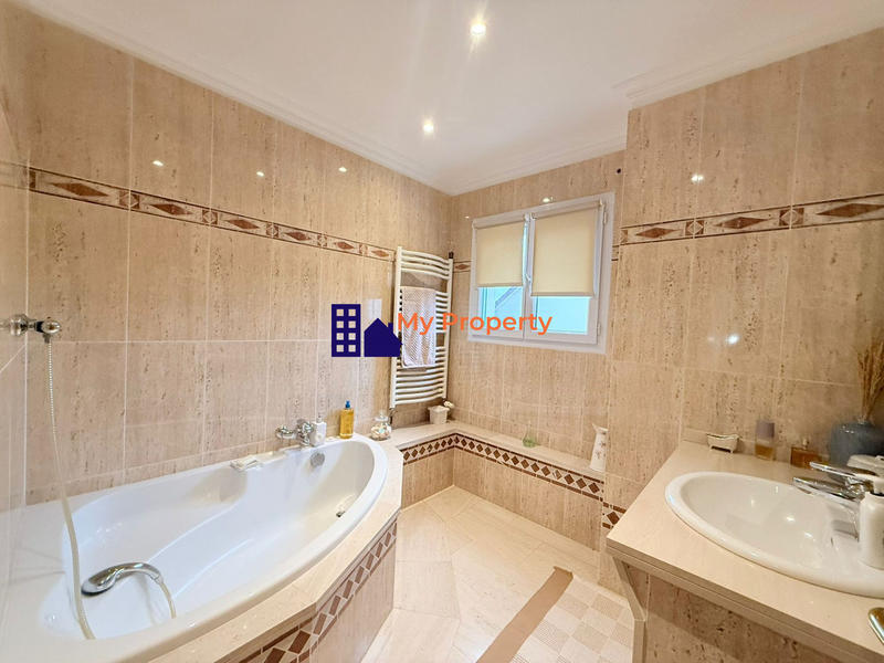 Villa - 140 m² - 6 pièces