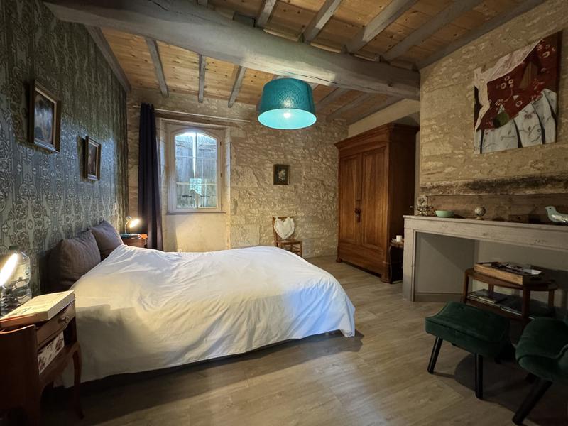 Maison - 250 m² - 6 pièces