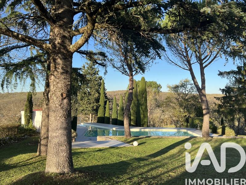 Maison - 228 m² - 8 pièces