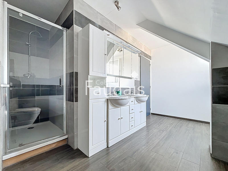 Maison - 151 m² - 8 pièces