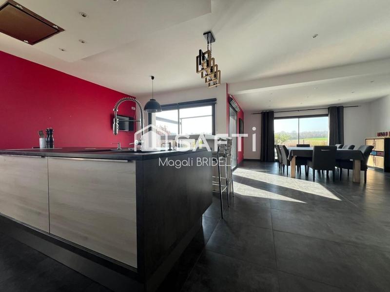 Maison - 263 m² - 10 pièces