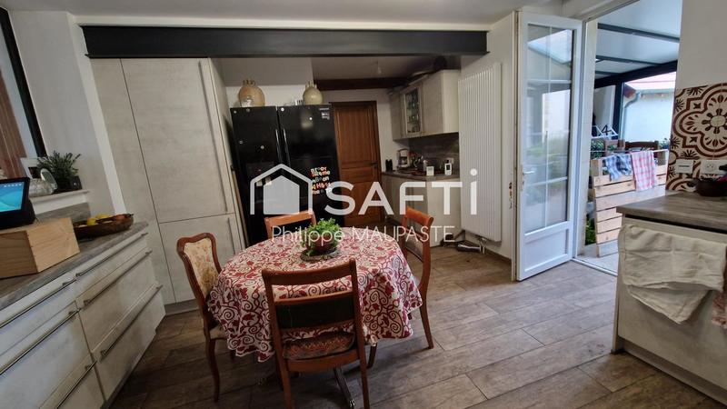 Maison - 215 m² - 10 pièces