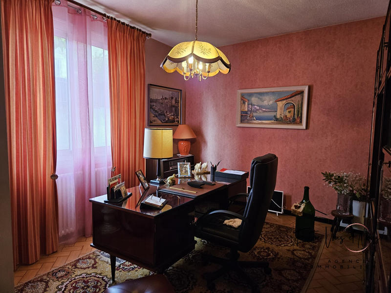 Maison - 313 m² - 13 pièces