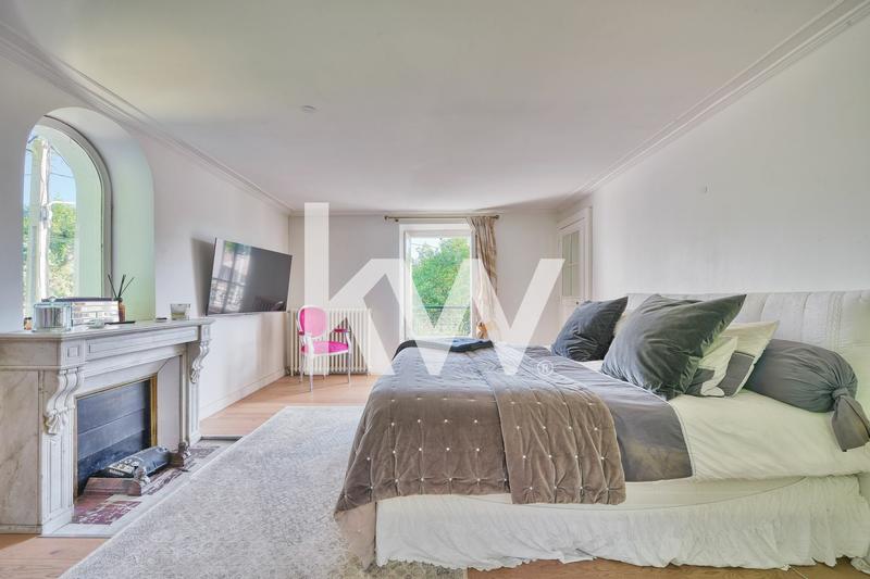 Maison - 351 m² - 8 pièces