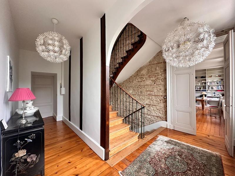 Maison - 292 m² - 8 pièces