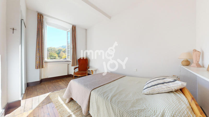 Maison - 210 m² - 9 pièces