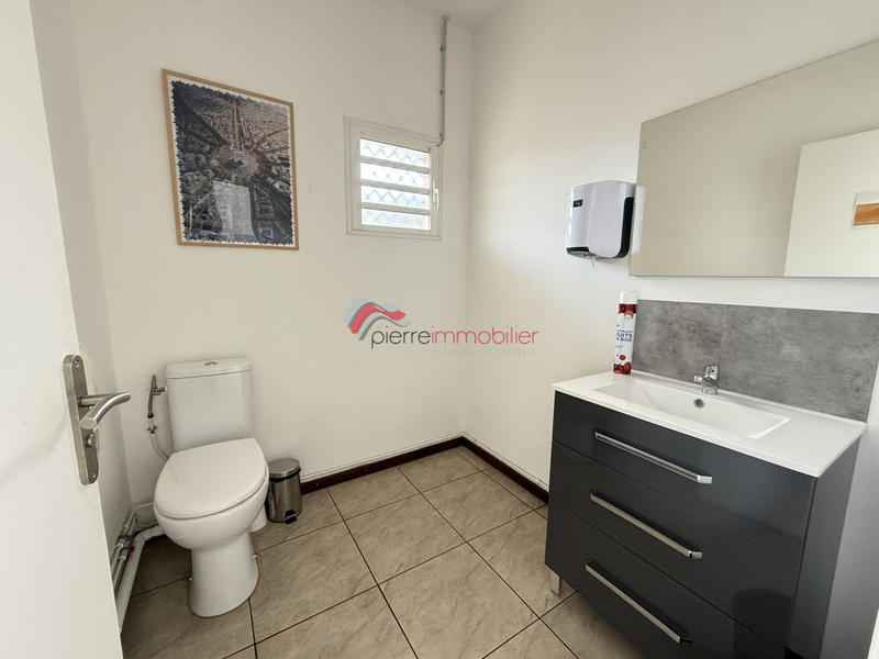 Local commercial - 200 m² - 8 pièces