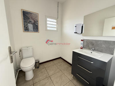 Local commercial - 200 m² - 8 pièces