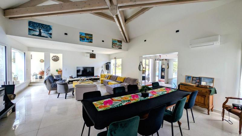 Villa - 301 m² - 6 pièces