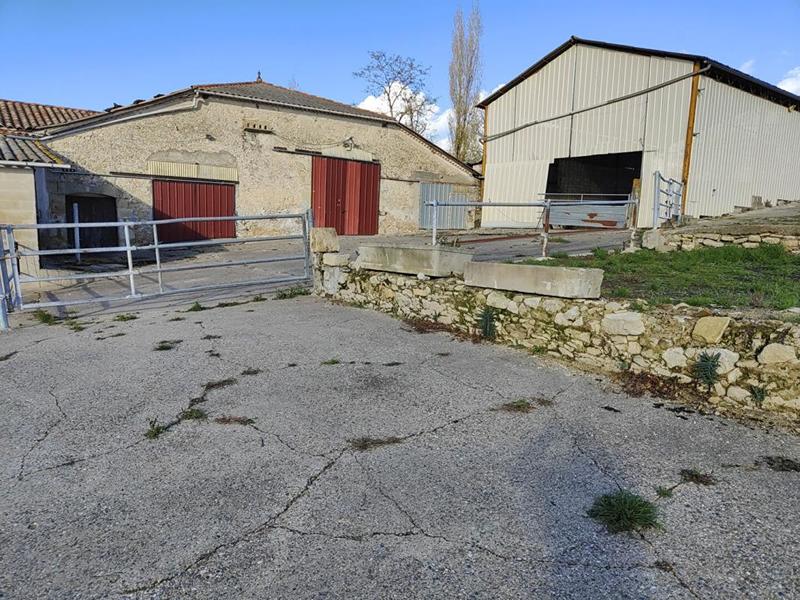 Corps de ferme - 300 m² - 1 pièce