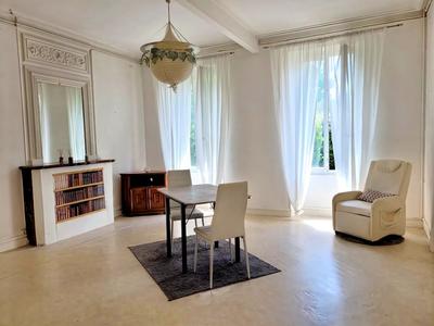 Maison - 470 m² - 18 pièces