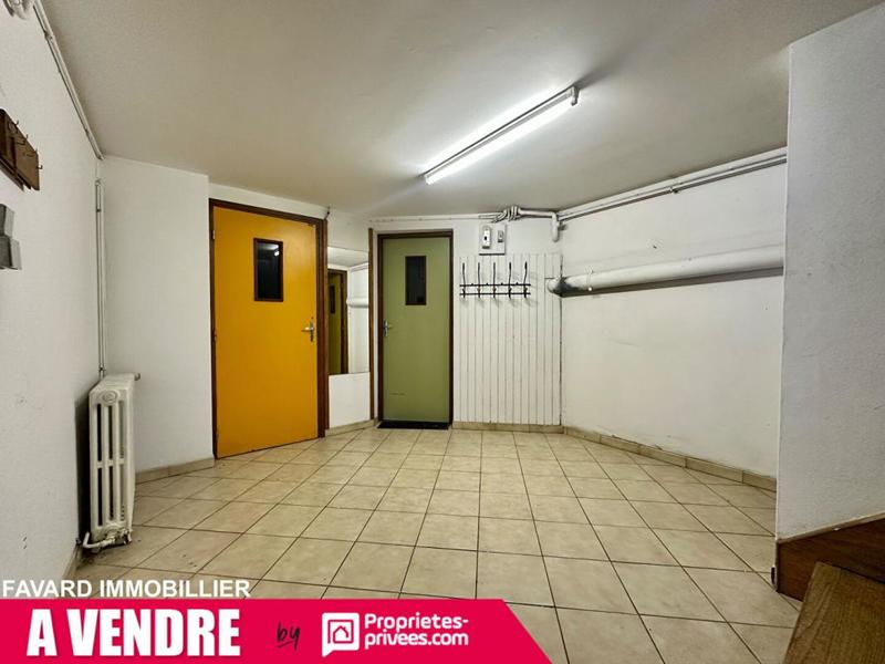 Maison - 238 m² - 9 pièces