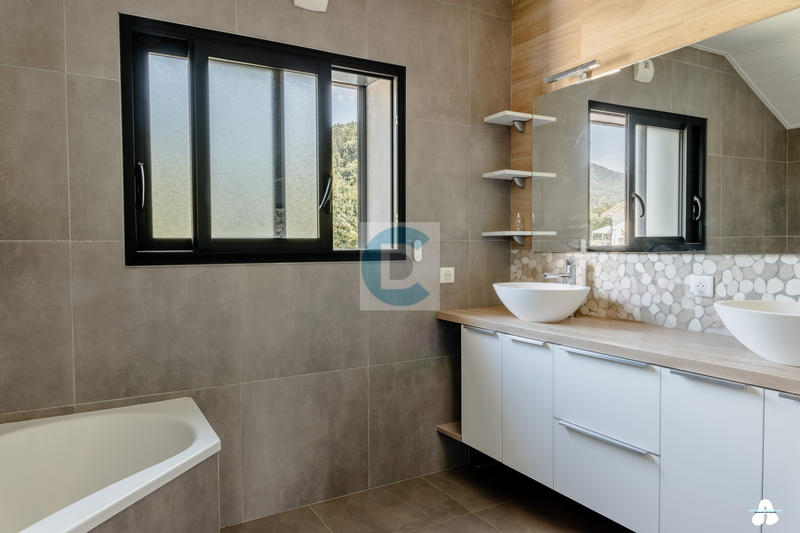 Maison - 96 m² - 5 pièces