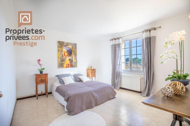 Maison - 305 m² - 10 pièces