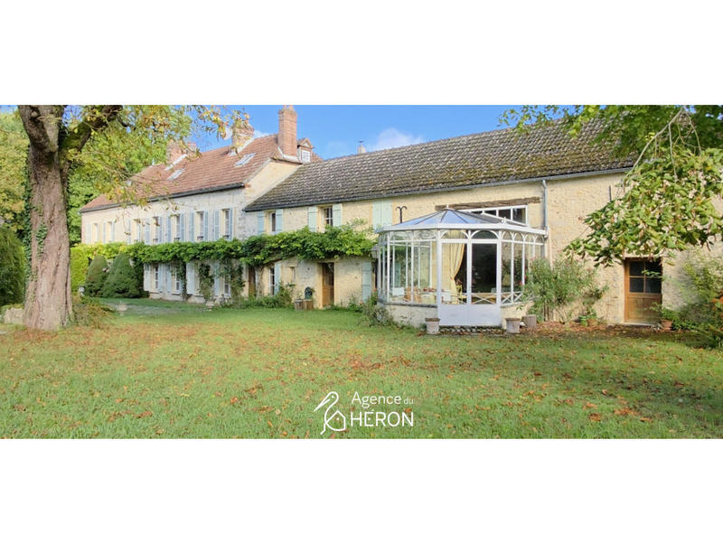 Maison - 374 m² - 10 pièces