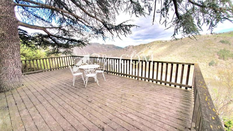 Propriété - 197 m² - 7 pièces