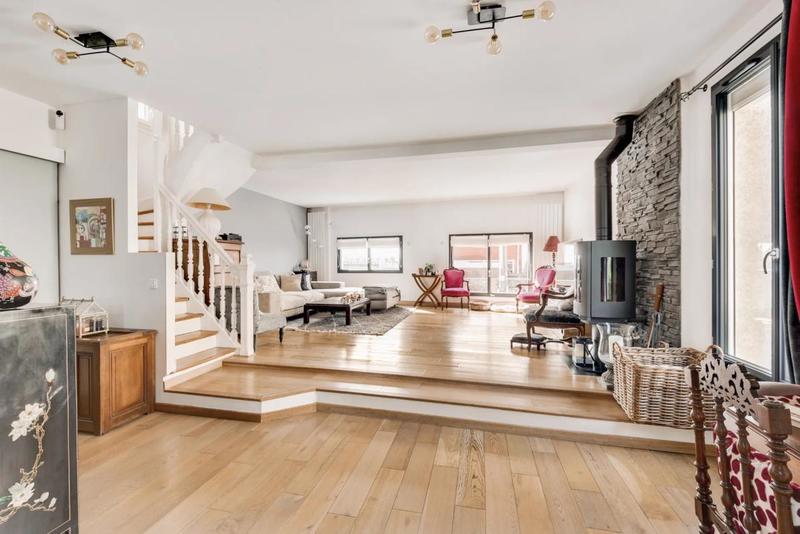 Maison - 180 m² - 7 pièces