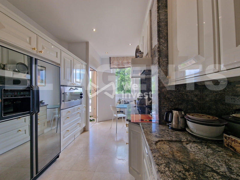 Maison - 380 m² - 9 pièces