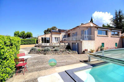 Propriété - 457 m² - 16 pièces